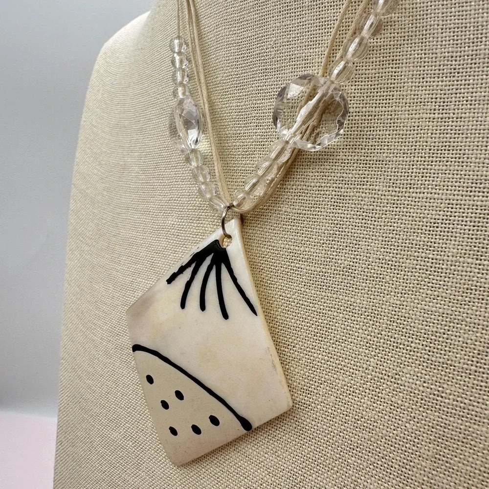 Vintage 90s‎ Multi Stand Beaded Hand Painted Mother-of-Pearl Pendant Necklace